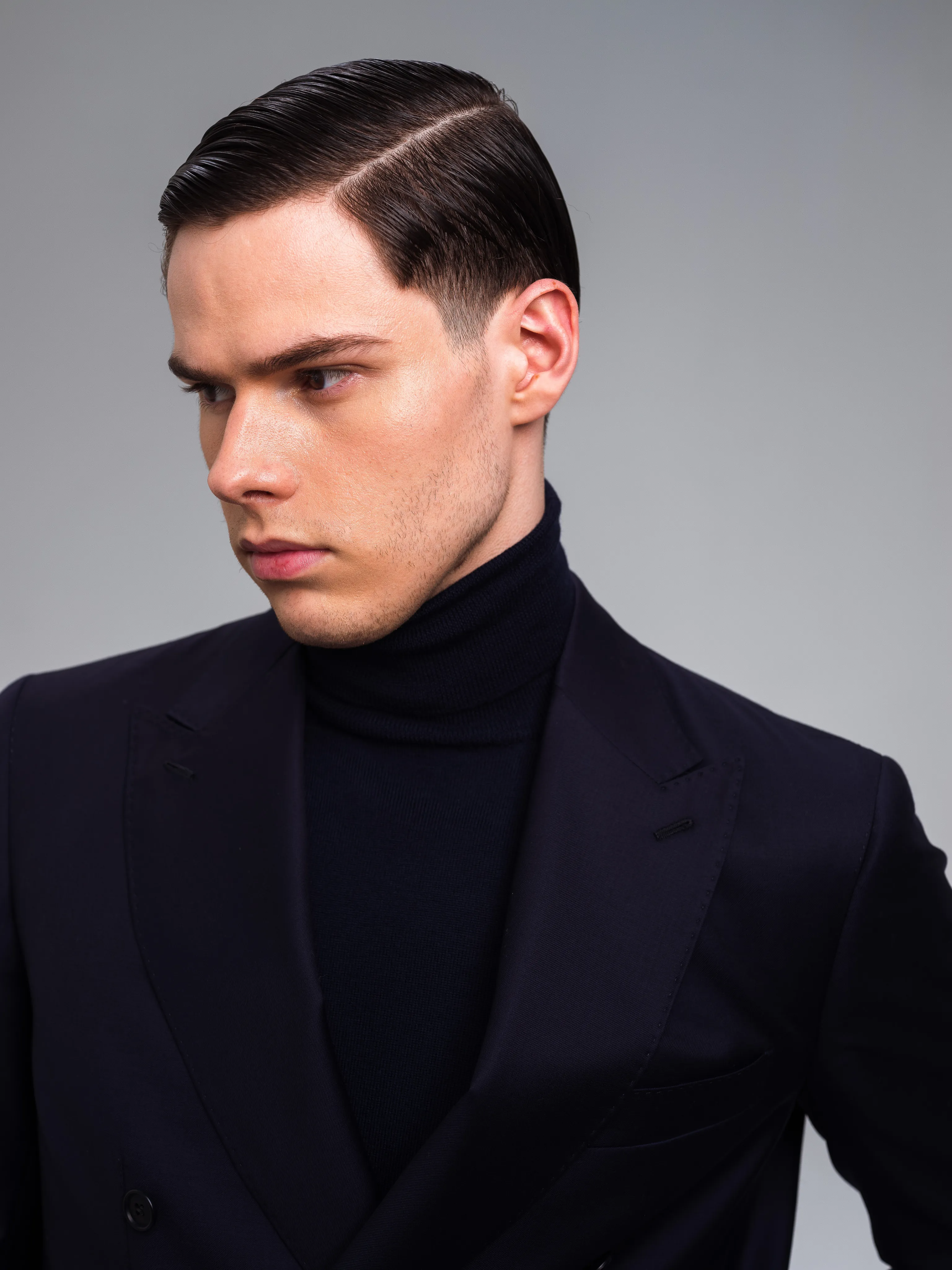 La Lorentz : Une coupe élégante et structurée, pensée pour l'homme moderne en quête de distinction et de précision.